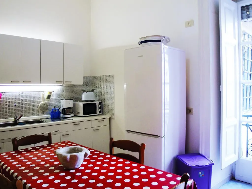 Сasa de vacaciones Garibaldi Holiday House Nápoles Italia